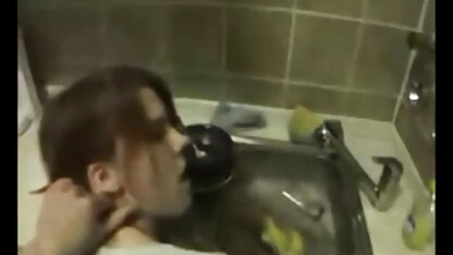 De 2 jongens neuken herder van een Perzische is als het knutselen van kinderen met olie en geurkaarsen om extase te brengen.
