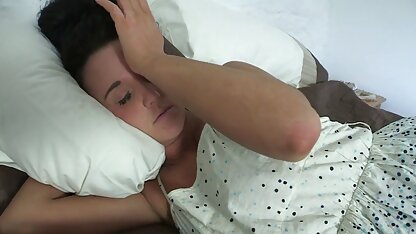 Oh, en die klootzak! Ze wreef haar tepel en shmonka met tiener meisje neuken een stuk ijs, duwde de vogelkooi met haar clitoris