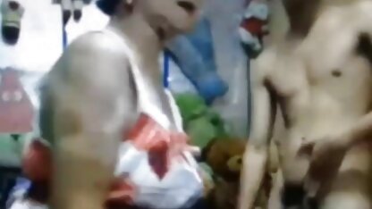 In busty duwde Rachel slapend meisje neuken een lid in de lies terwijl ze tegen de zijkant lag en in haar mond kwam, dwingt haar om te slikken.