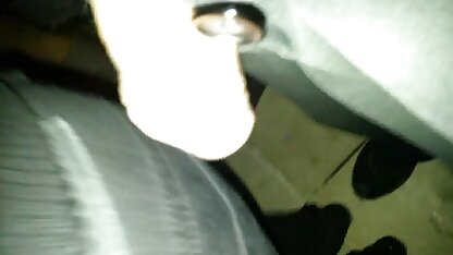 Gaf zijn vrouw aan een vriend te huur aan oma en keek mollig meisje neuken toe hoe ze pijpte.