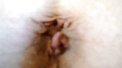 Smeer haar anus met Vaseline en jonge dames neuken doe een lul op haar eieren, een jonge Shmar genaamd Sveta