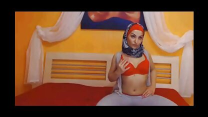 Dus de vrouw kwam niet opdagen, ze bond hem vast aan een stoel en stak een lid in mooie sex film de vagina die verzadiging