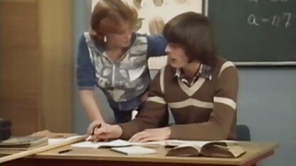 De vrouw van veertig was als jongen opgewonden en neukfilms gratis bereikte zelfs сквиртинга.