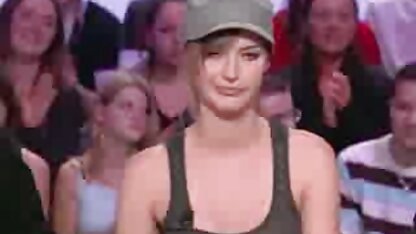 Bij Miss Australia please haar man in de avond, weersta kanker in de keuken en ontdek een ding met het gebruik van avondjurk. neukfilm