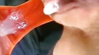 Haar vriendin boog zich voor een vriend drong filmpjes over neuken aan om haar te ruïneren terwijl ze zuigt haar vriend