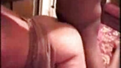 Ik kocht en masturbeerde in de douche met warm water, doopte in de vagina met zeepvingers dikke vrouwen sex film