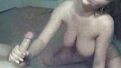 Pus ervaren met Armeens zwart haar shnyagy en sperma in oude dames neuken de mond wanneer ze likte haar mond met een fluwelen tong