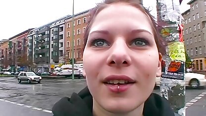 Een liefhebber van tatoeages voor de schouder ziet eruit dikke vrouwen sex film als een knappe man in de ziel en сквиртует terwijl hij seks heeft met hem.