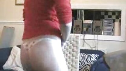 Kale Tsjechische Poolse jonge vrouw paard met haar filmpje neuken tong en breng haar manueel tot een orgasme