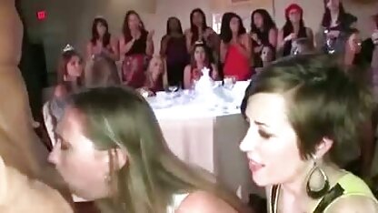 Ze zette jonge man bovenaan de tafel en het jongen meisje neuken lid wreef tussen haar lippen, doorboorde de hele natte Borst.