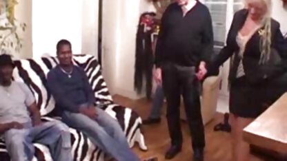 Een lang rod lid homo jongens neuken boort een gat van een jonge Duitse vrouw aan de top van de vierde bastaard aan de top van de