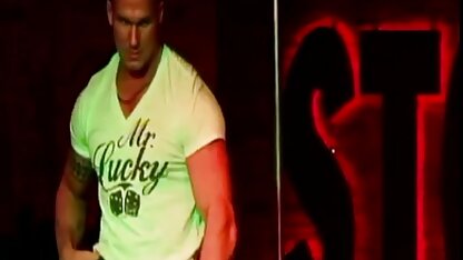 Stuck chubby сисястой stiefmoeder in de badkamer en cumshot Op twee vrouwen neuken een man big ass